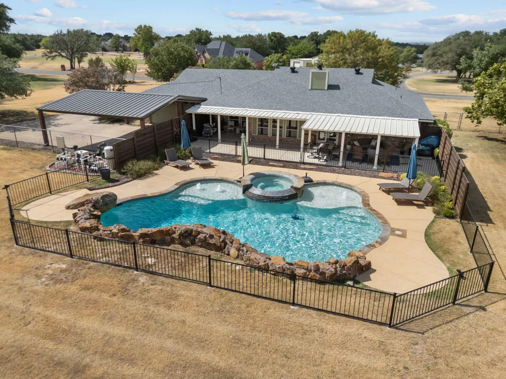 1910 Circleview Drive Weatherford, TX 76087