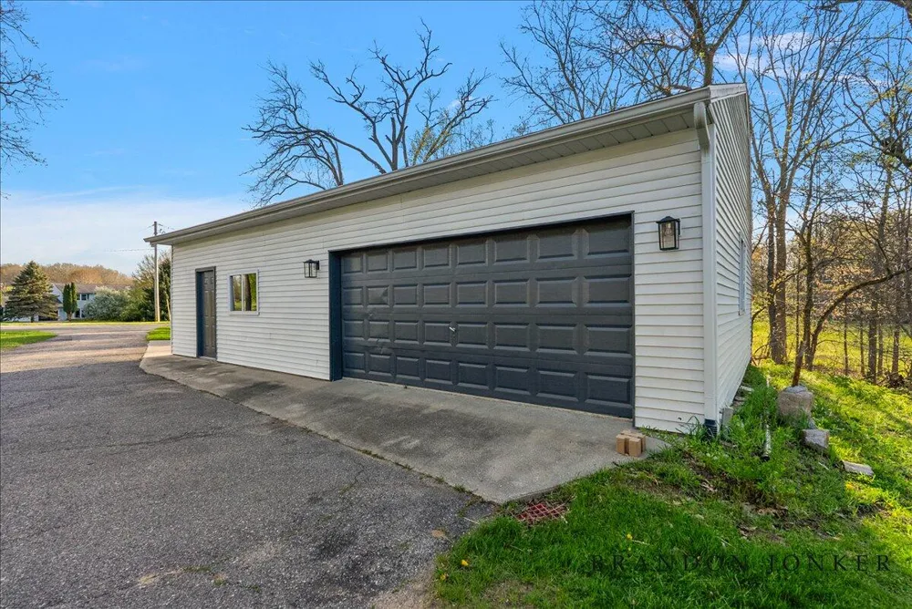 9095 76th Street SE Alto, MI 49302