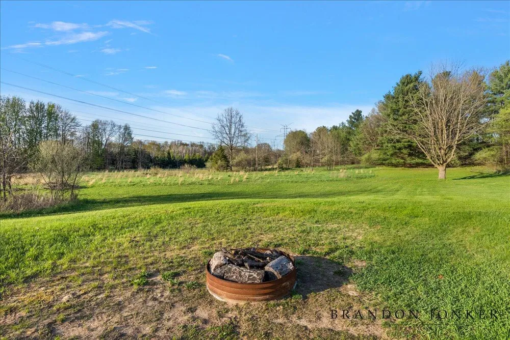 9095 76th Street SE Alto, MI 49302