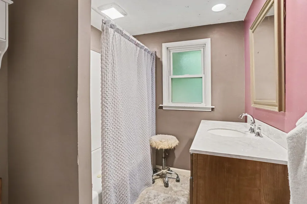 339 Marquette Avenue Park Township, MI 49424