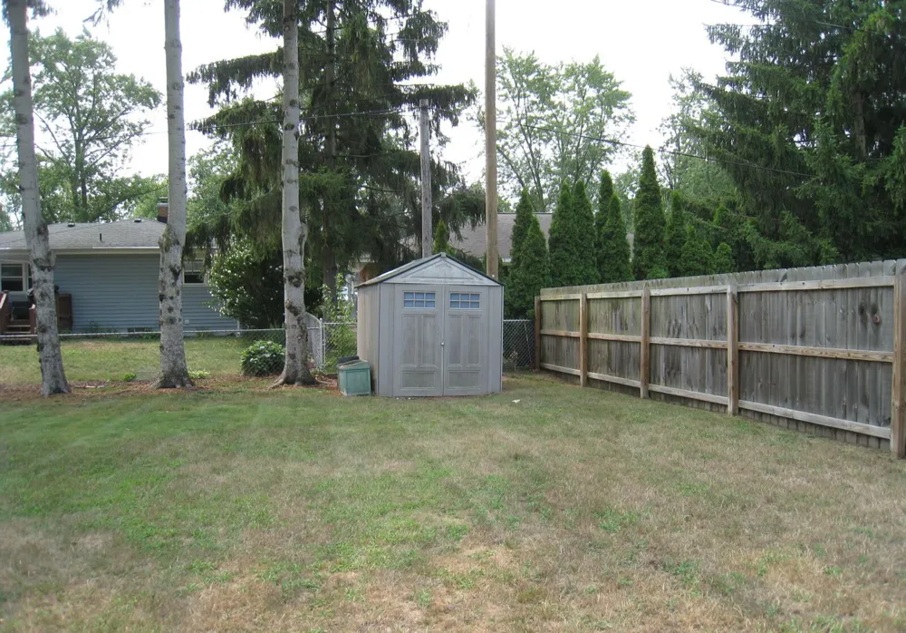1049 W Summit Avenue Roosevelt Park City, MI 49441