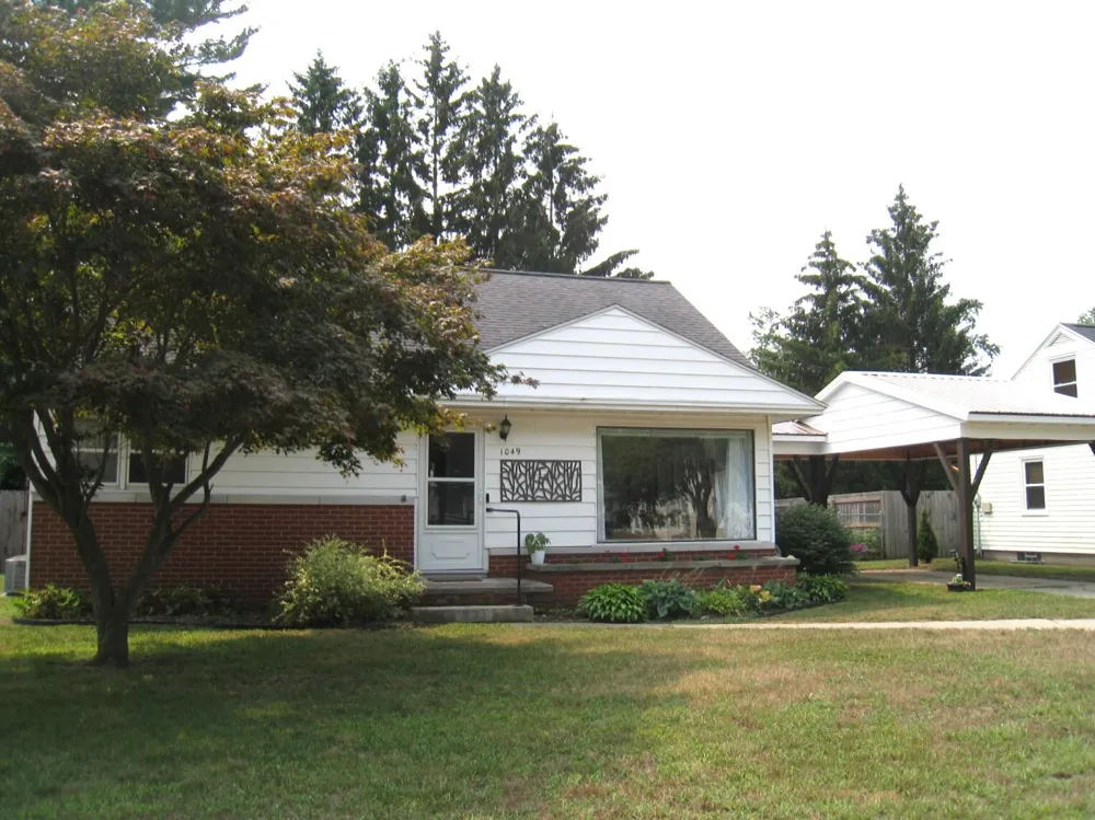 1049 W Summit Avenue Roosevelt Park City, MI 49441