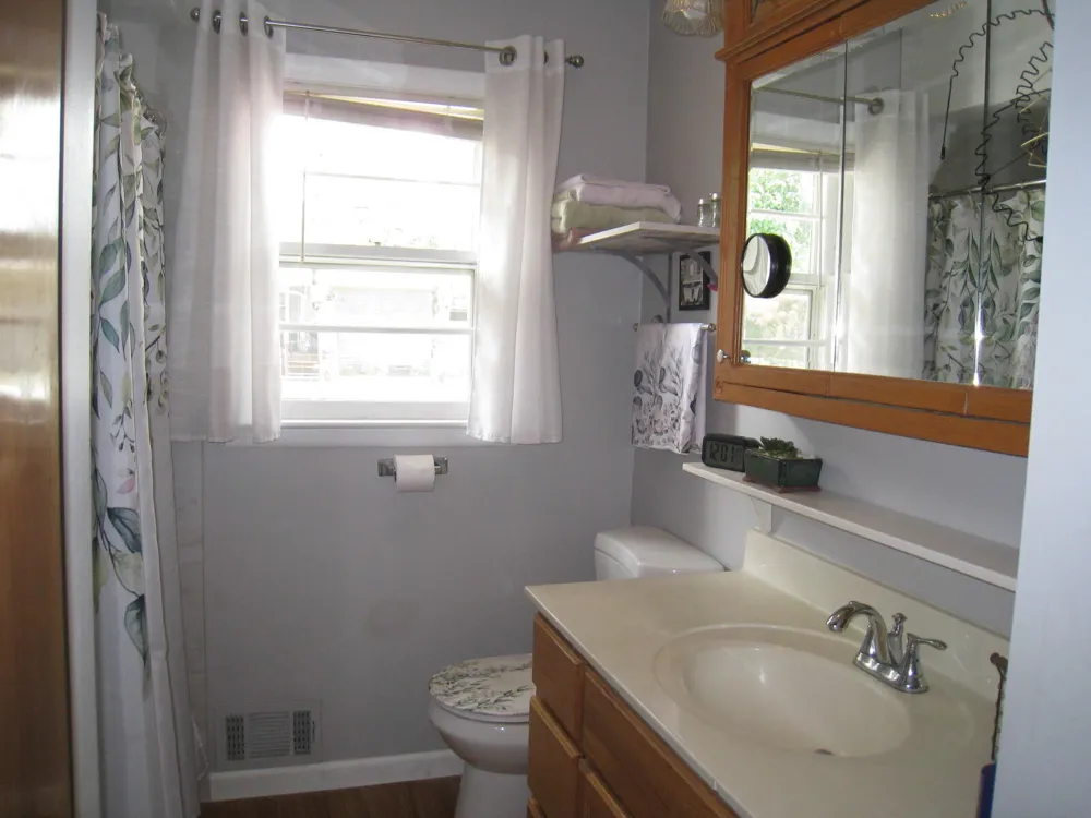 1049 W Summit Avenue Roosevelt Park City, MI 49441