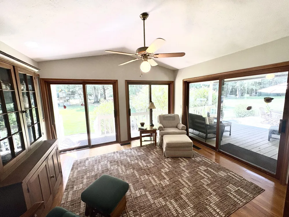 4729 Kenowa Avenue SW Jamestown Charter Township, MI 49418