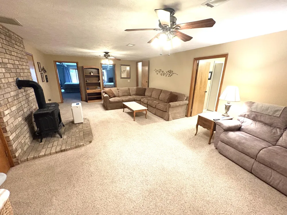 4729 Kenowa Avenue SW Jamestown Charter Township, MI 49418