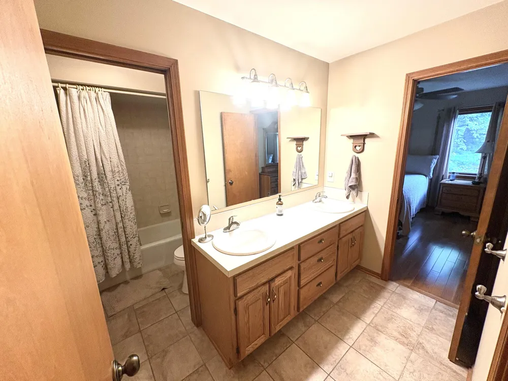4729 Kenowa Avenue SW Jamestown Charter Township, MI 49418