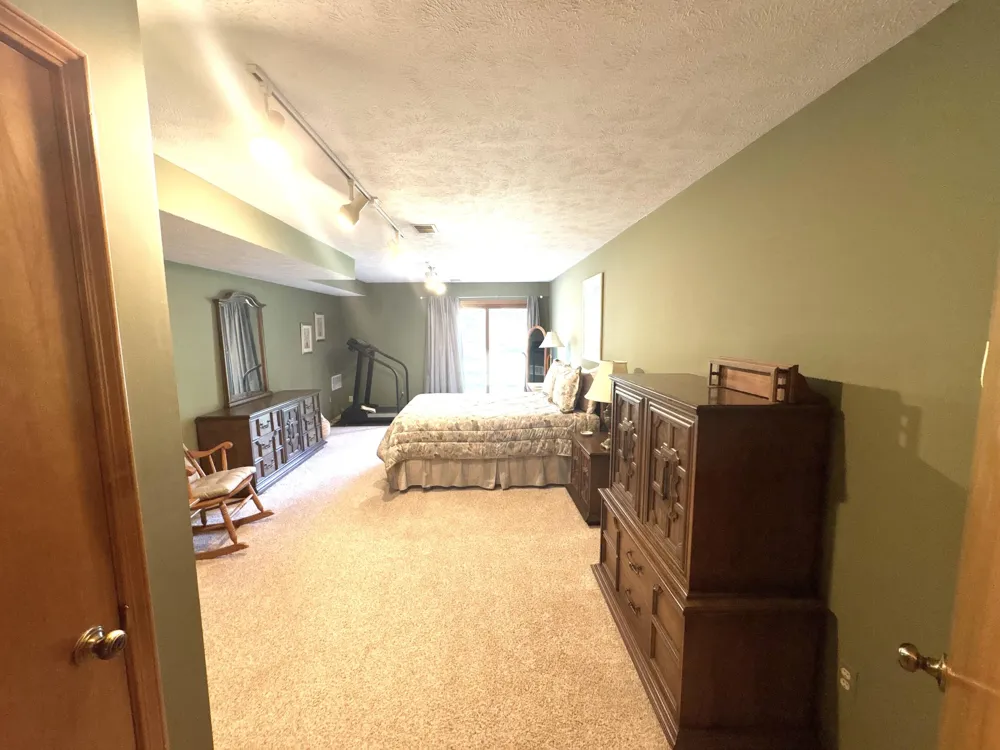 4729 Kenowa Avenue SW Jamestown Charter Township, MI 49418