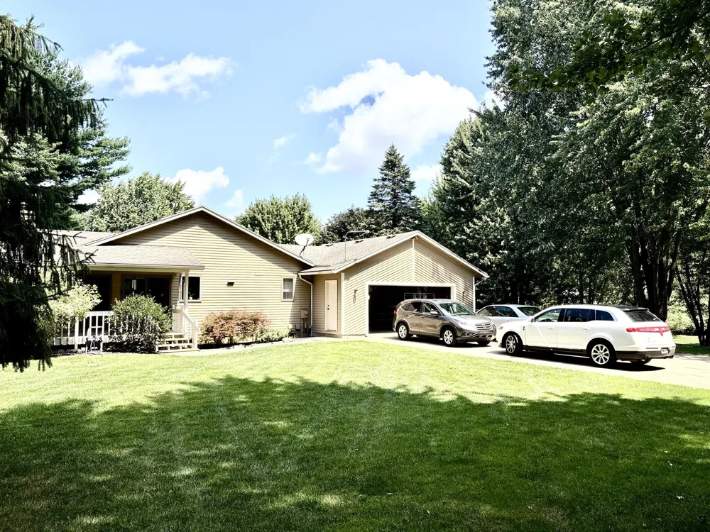 4729 Kenowa Avenue SW Jamestown Charter Township, MI 49418