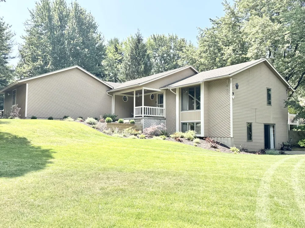 4729 Kenowa Avenue SW Jamestown Charter Township, MI 49418