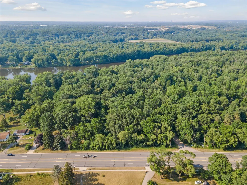 5904 West River Drive NE Belmont, MI 49306