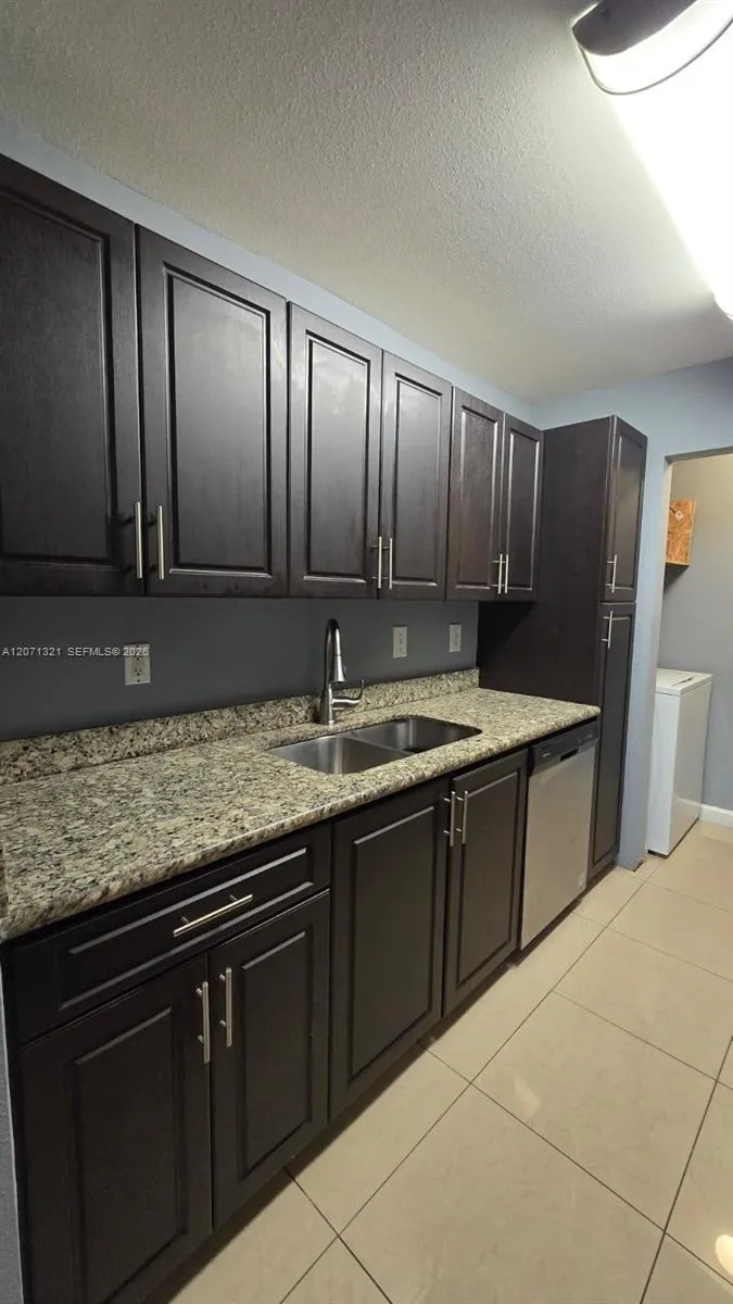 8787 NW 39th St Sunrise, FL 33351