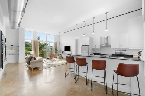 180 NE 4TH AVENUE #406