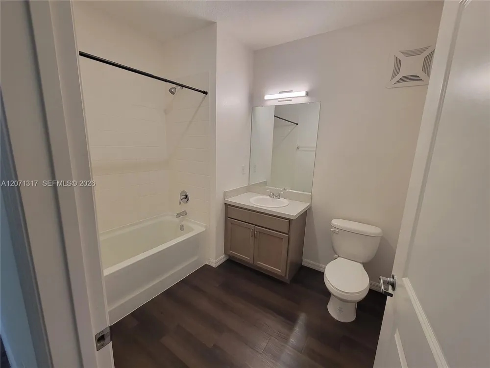 8247 Tanager Square #301 New Port Richey, FL 34655