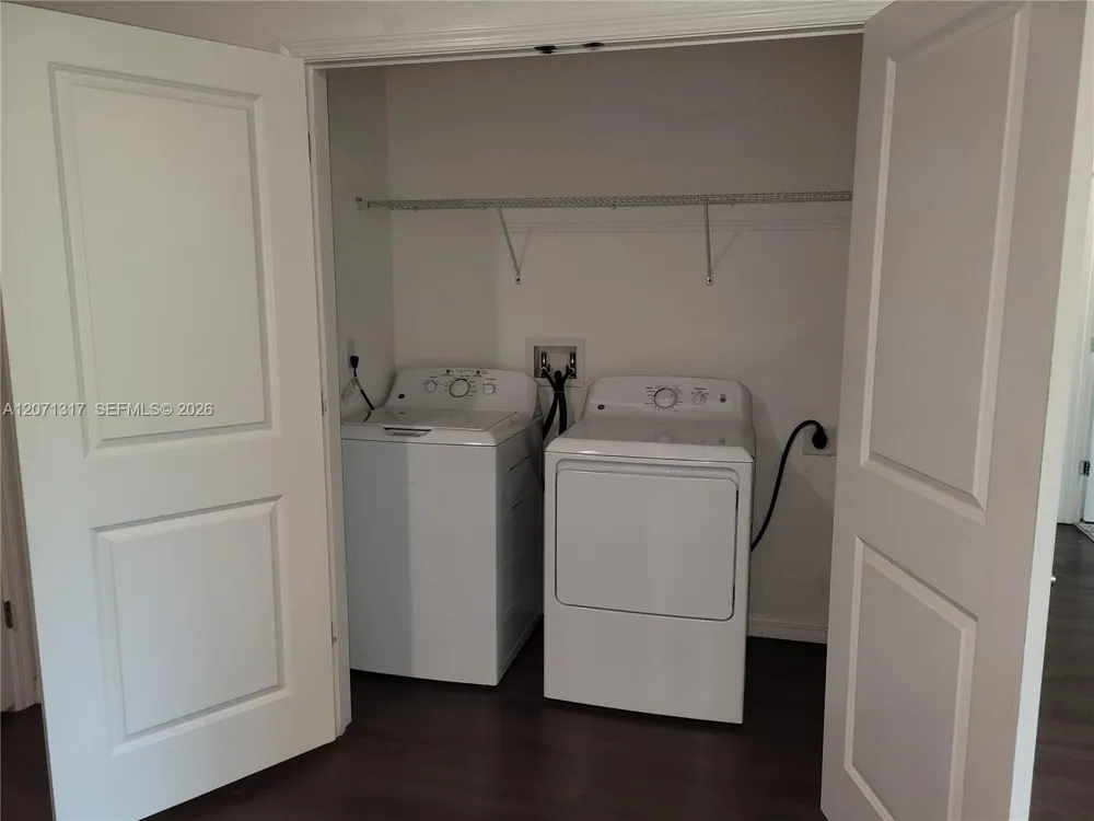 8247 Tanager Square #301 New Port Richey, FL 34655