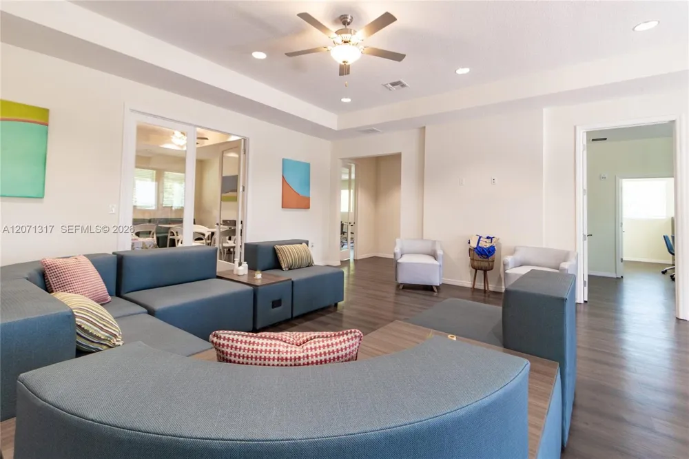 8247 Tanager Square #301 New Port Richey, FL 34655