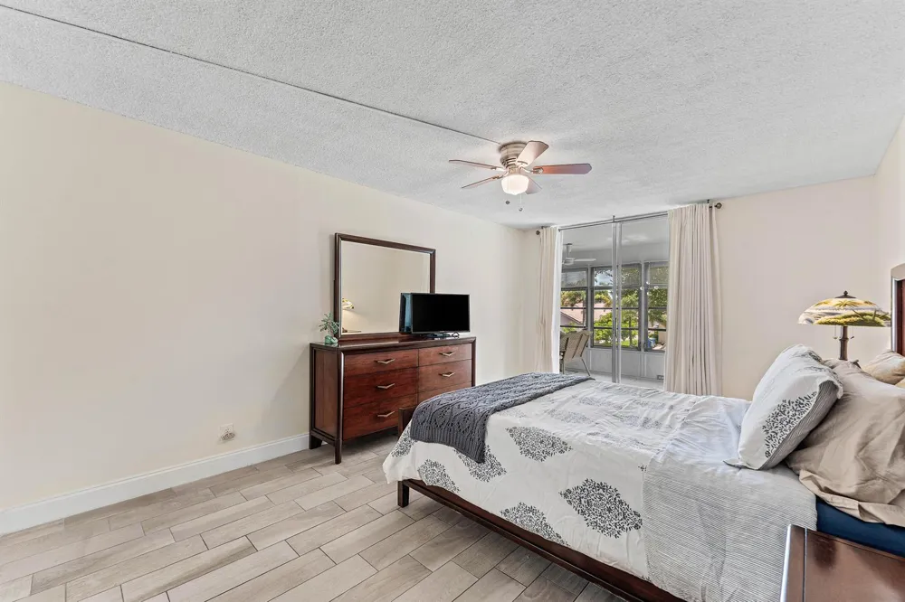 3251 Holiday Springs Boulevard #206 Margate, FL 33063