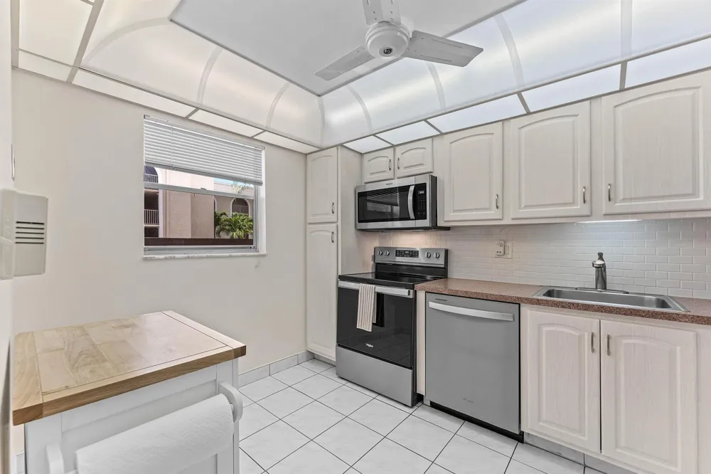 3251 Holiday Springs Boulevard #206 Margate, FL 33063