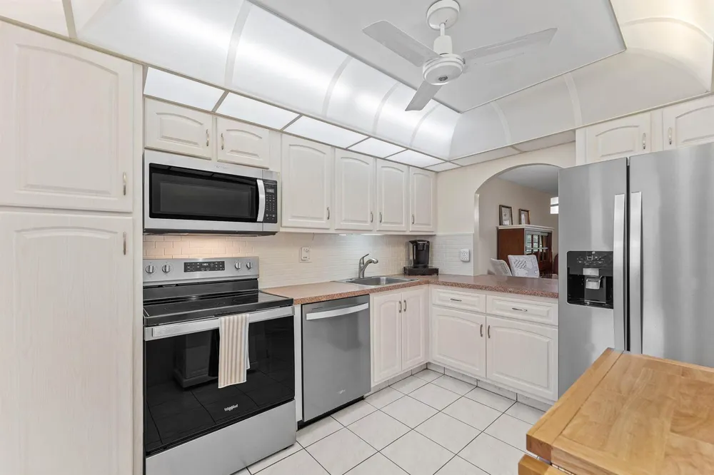 3251 Holiday Springs Boulevard #206 Margate, FL 33063
