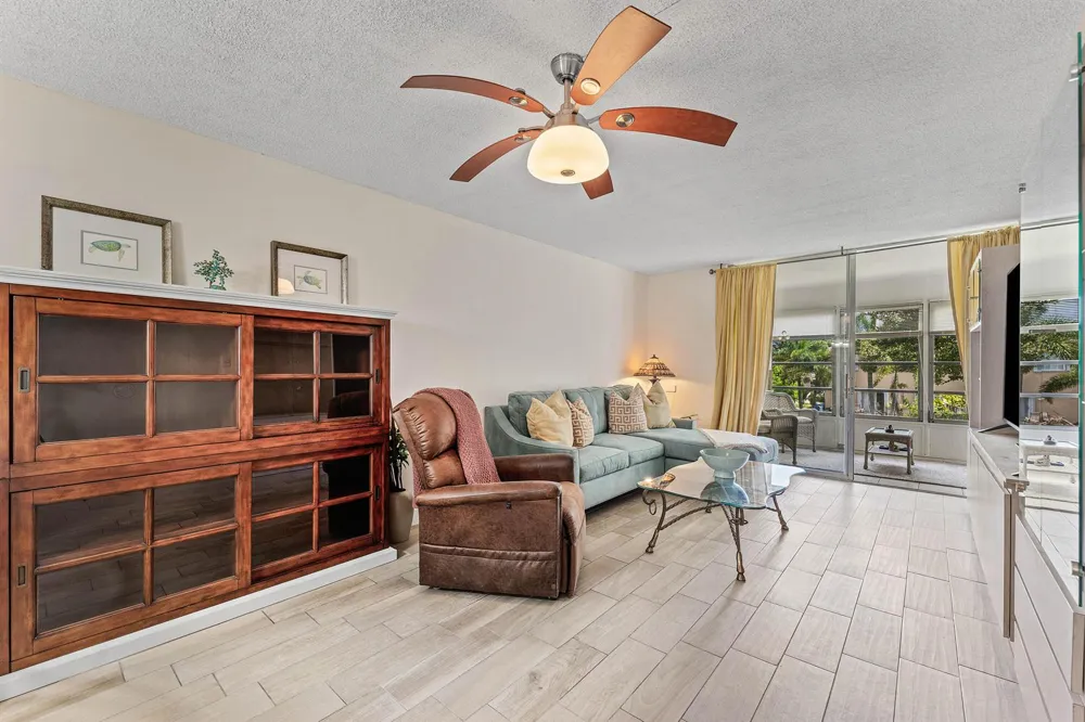 3251 Holiday Springs Boulevard #206 Margate, FL 33063