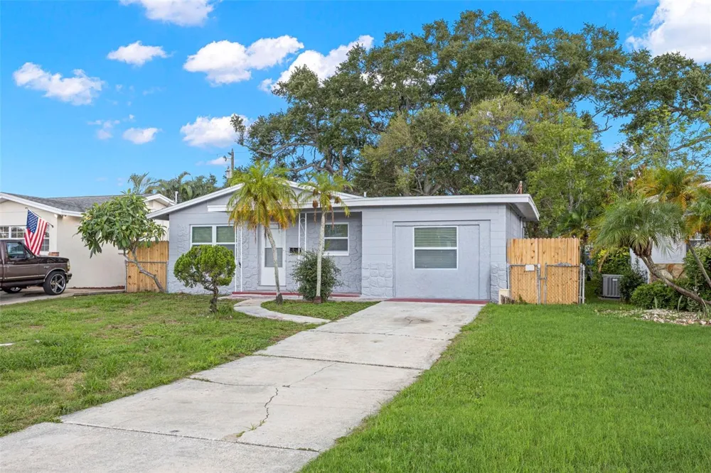 2443 26TH AVENUE S St Petersburg, FL 33712