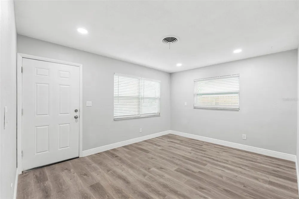 2443 26TH AVENUE S St Petersburg, FL 33712
