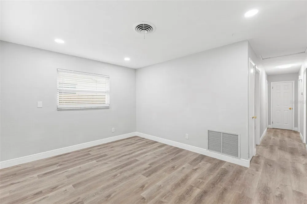 2443 26TH AVENUE S St Petersburg, FL 33712