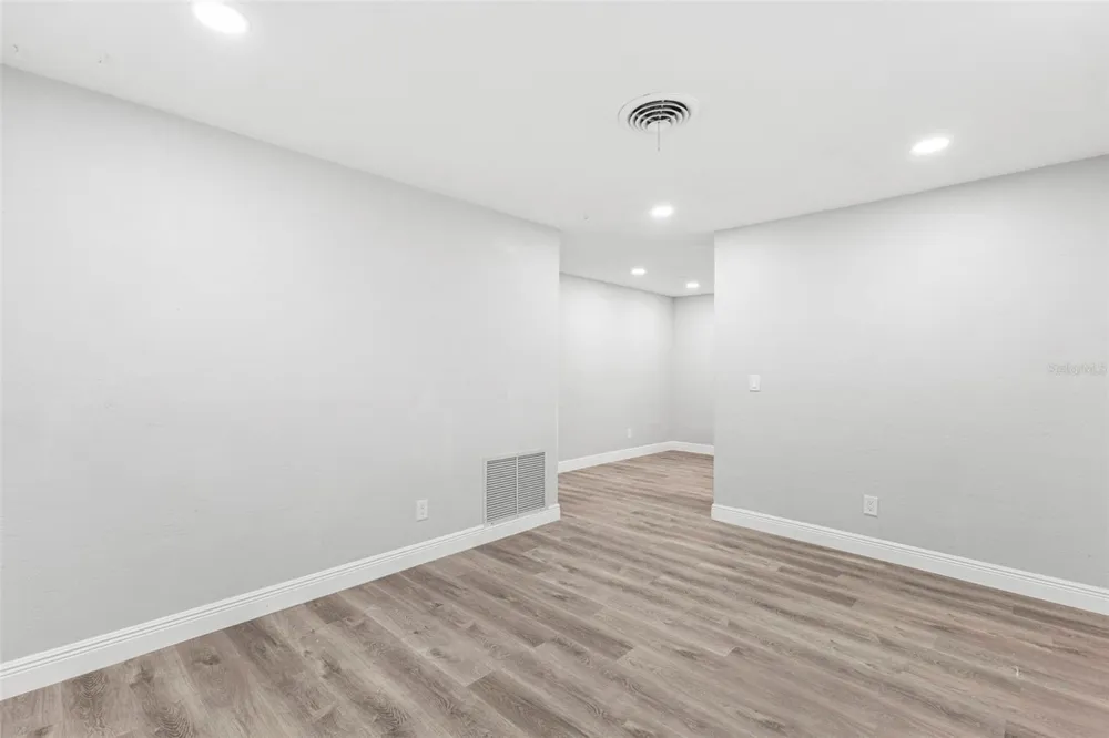 2443 26TH AVENUE S St Petersburg, FL 33712