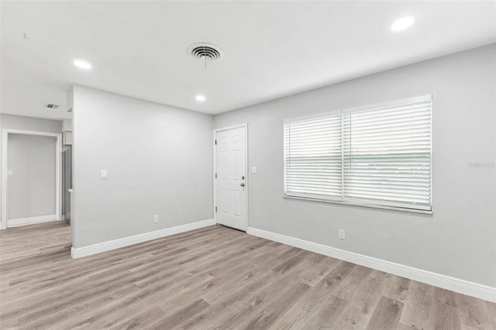 2443 26TH AVENUE S St Petersburg, FL 33712