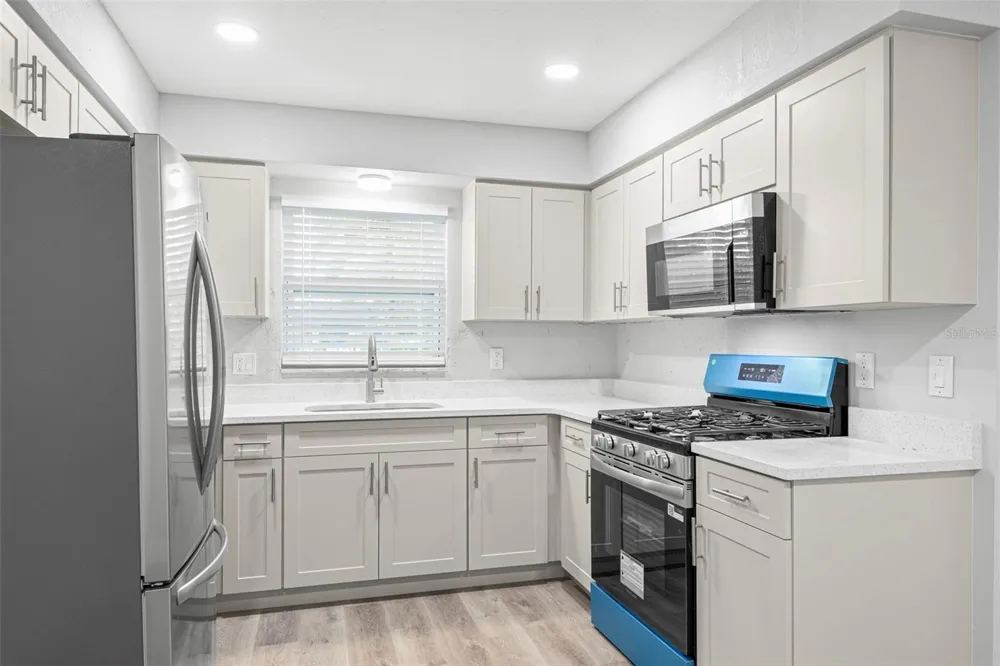 2443 26TH AVENUE S St Petersburg, FL 33712