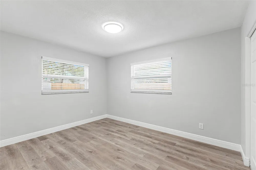 2443 26TH AVENUE S St Petersburg, FL 33712