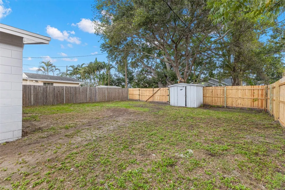 2443 26TH AVENUE S St Petersburg, FL 33712