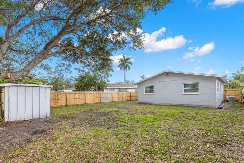 2443 26TH AVENUE S St Petersburg, FL 33712