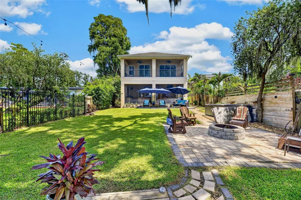 303 W CHAPMAN ROAD Lutz, FL 33548