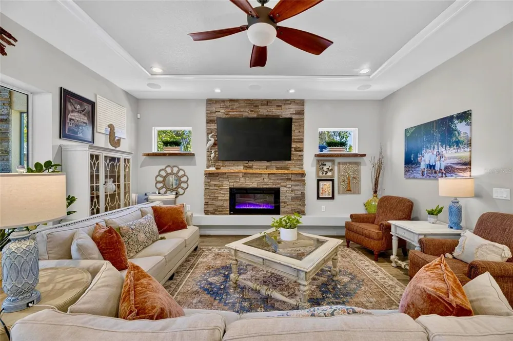 303 W CHAPMAN ROAD Lutz, FL 33548