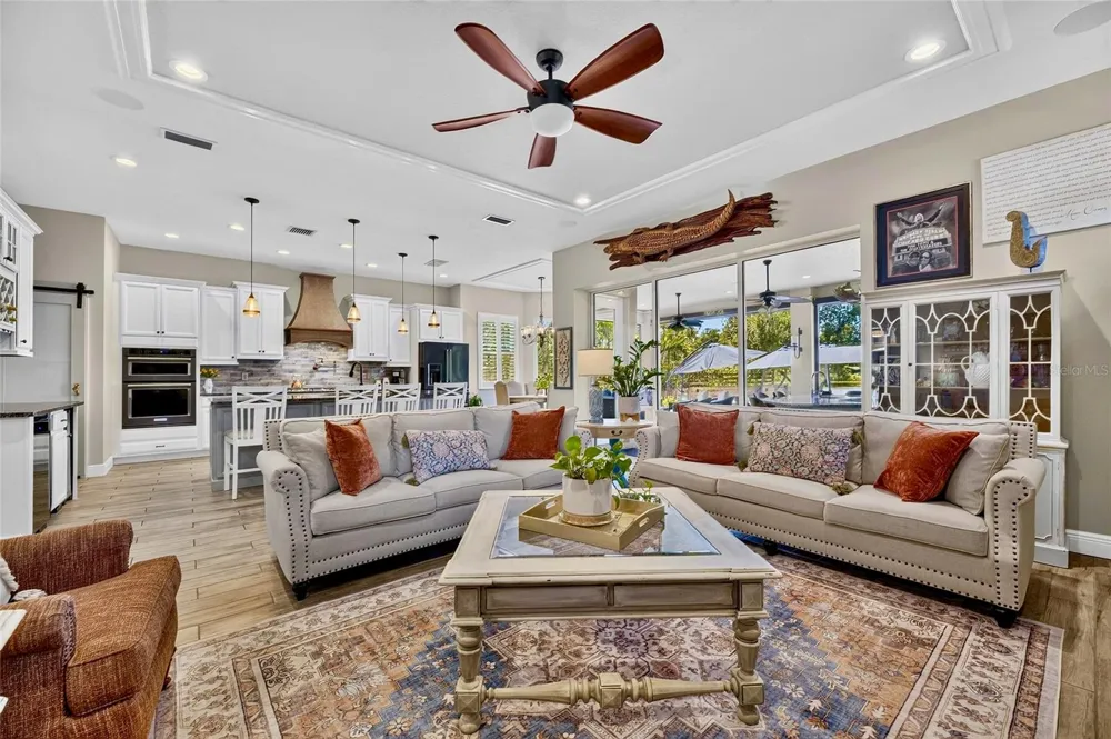 303 W CHAPMAN ROAD Lutz, FL 33548