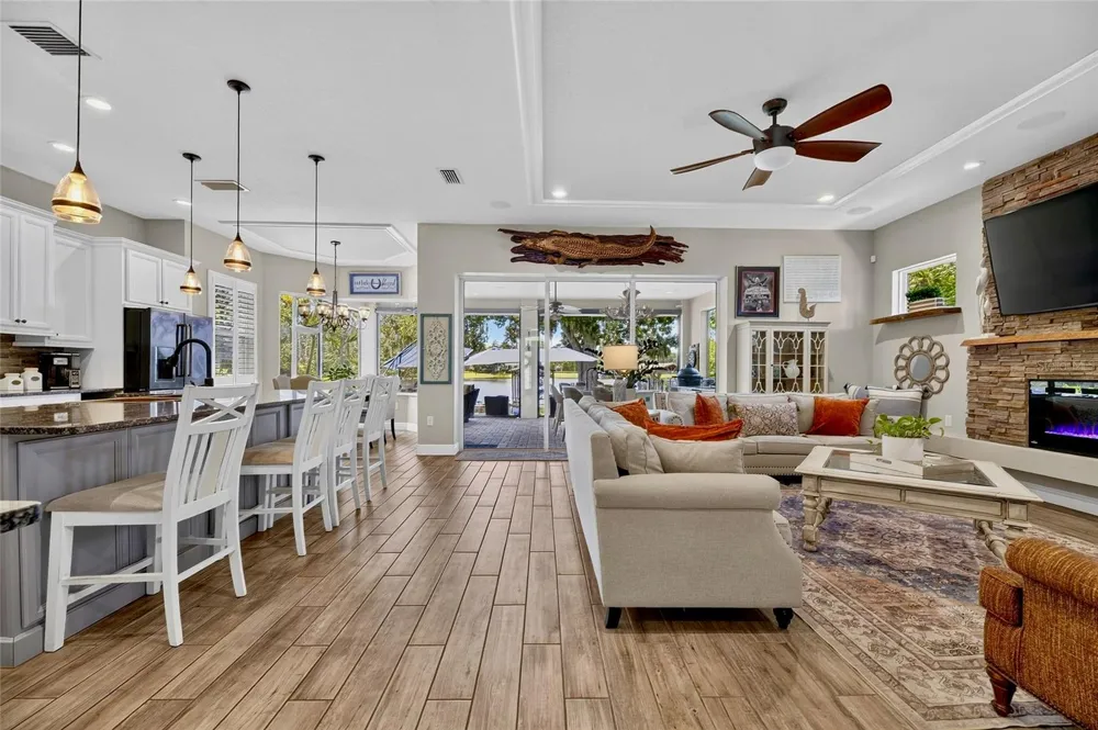 303 W CHAPMAN ROAD Lutz, FL 33548
