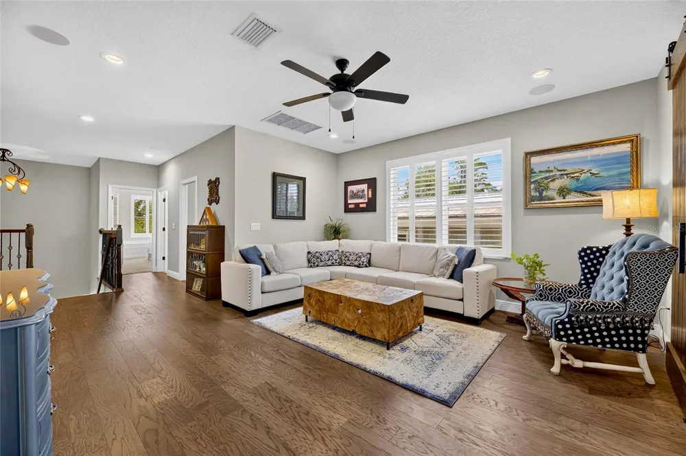 303 W CHAPMAN ROAD Lutz, FL 33548