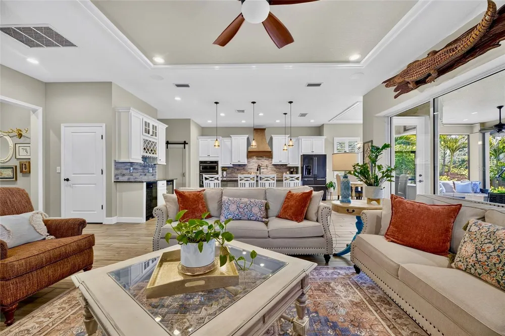 303 W CHAPMAN ROAD Lutz, FL 33548