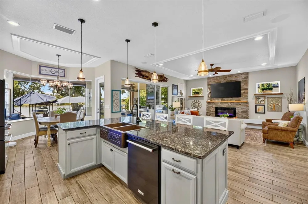 303 W CHAPMAN ROAD Lutz, FL 33548