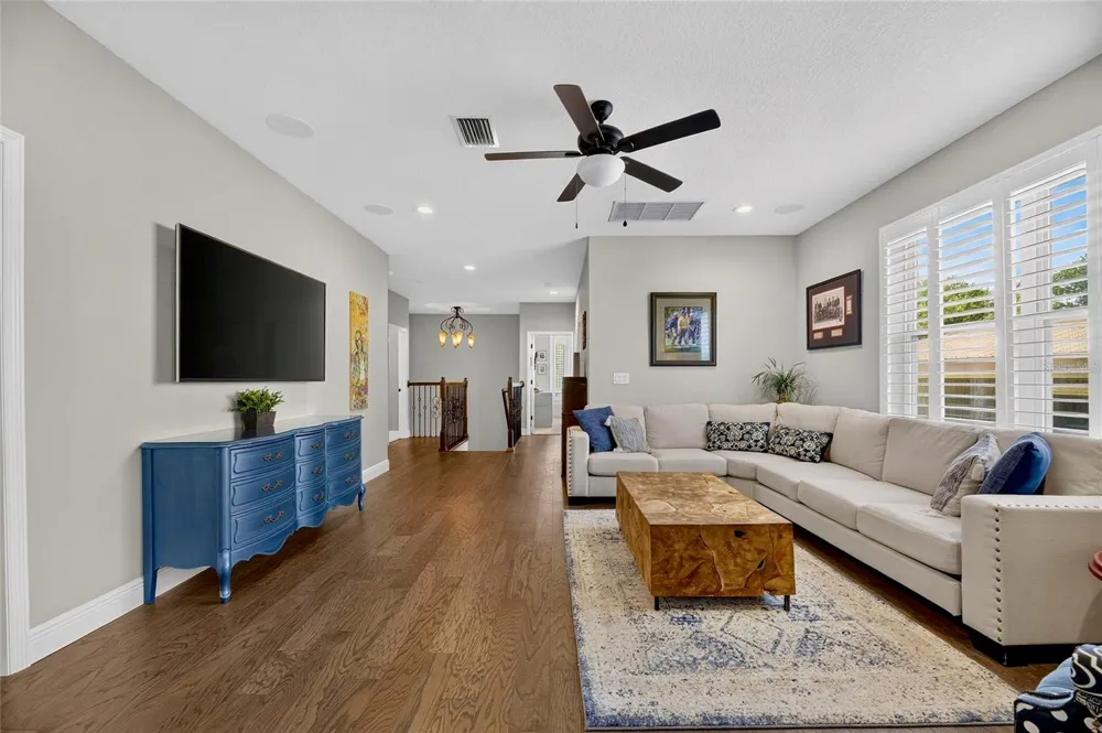 303 W CHAPMAN ROAD Lutz, FL 33548