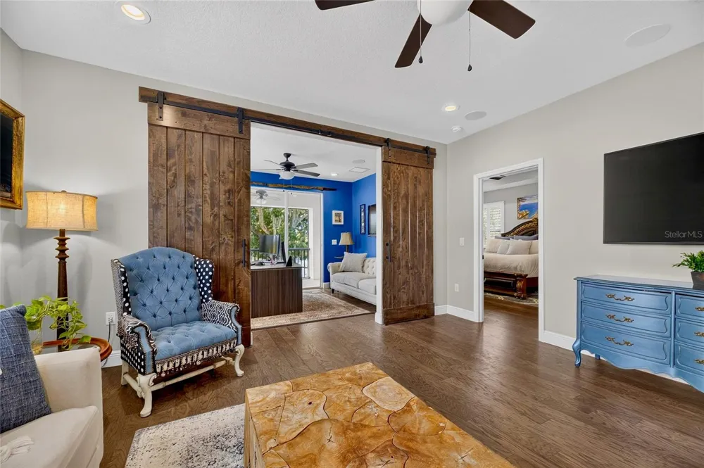303 W CHAPMAN ROAD Lutz, FL 33548