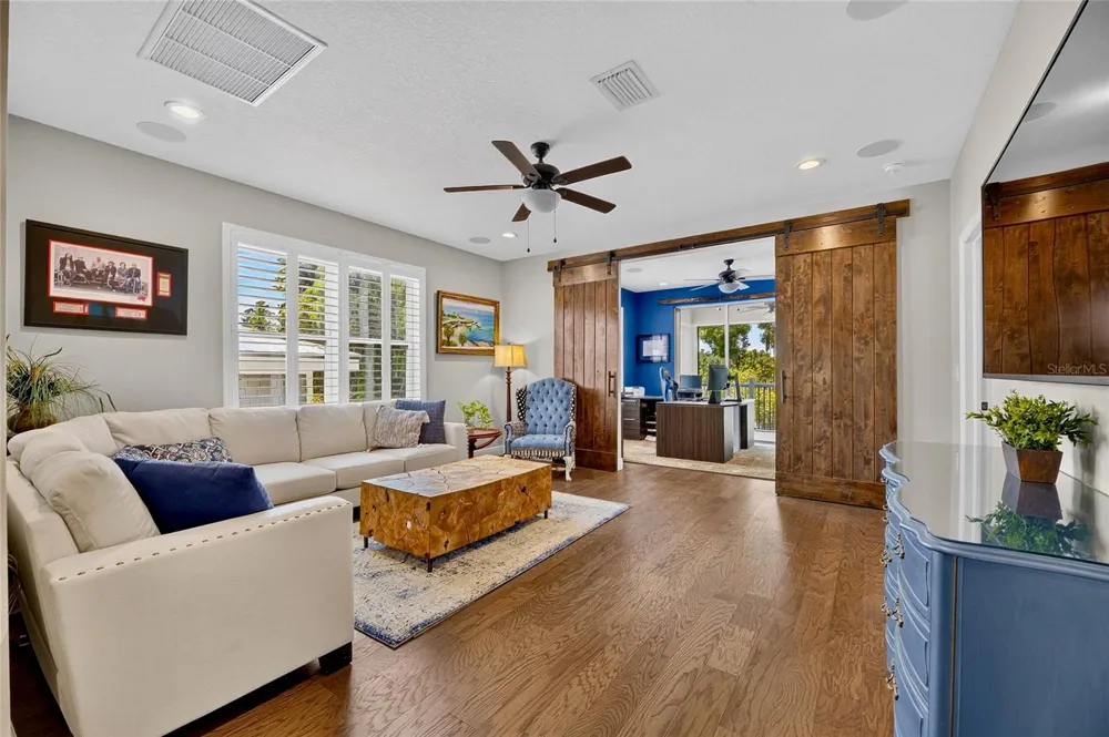 303 W CHAPMAN ROAD Lutz, FL 33548