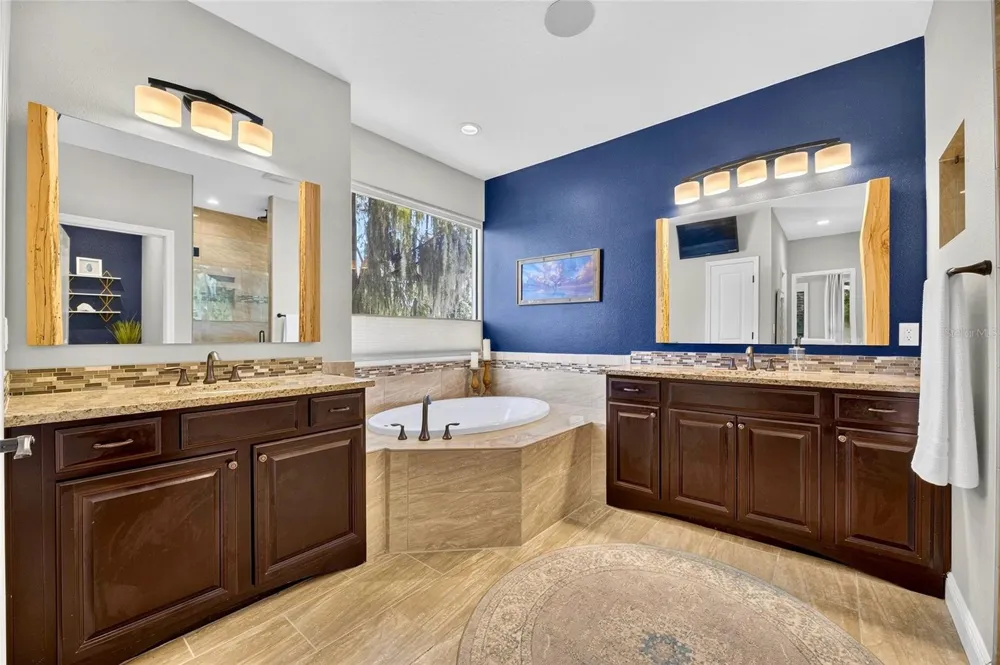 303 W CHAPMAN ROAD Lutz, FL 33548