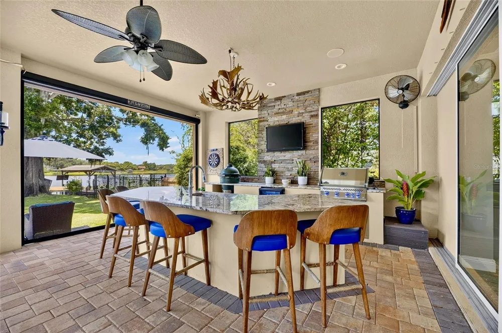 303 W CHAPMAN ROAD Lutz, FL 33548