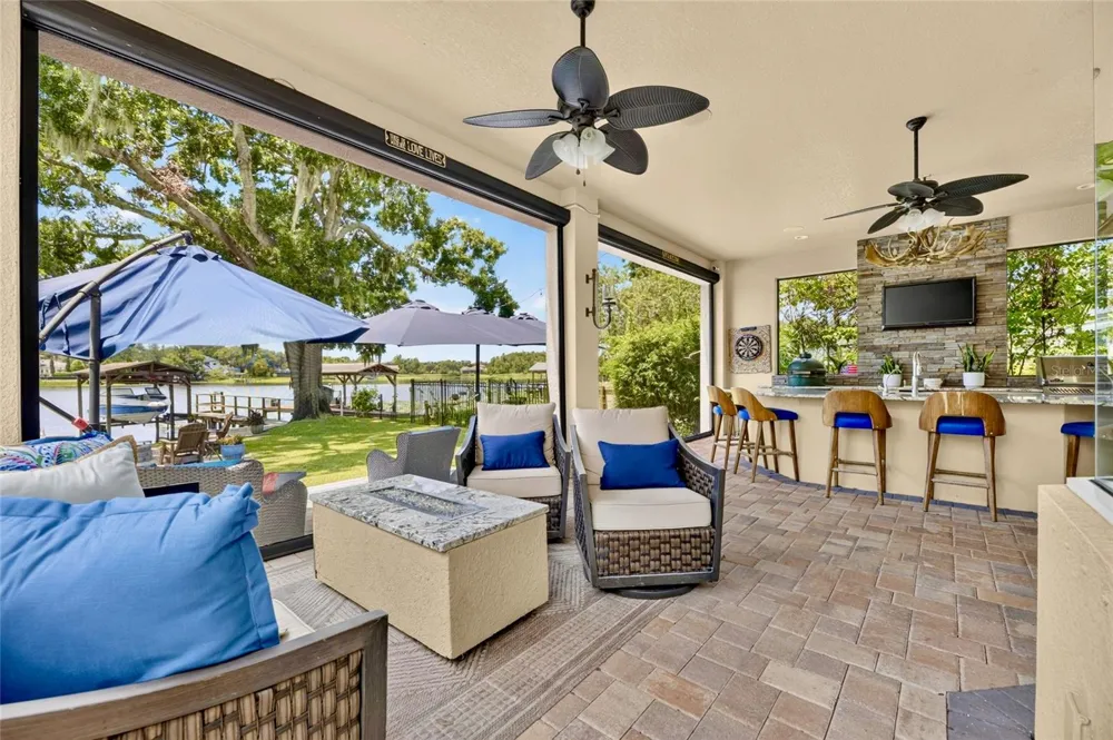303 W CHAPMAN ROAD Lutz, FL 33548