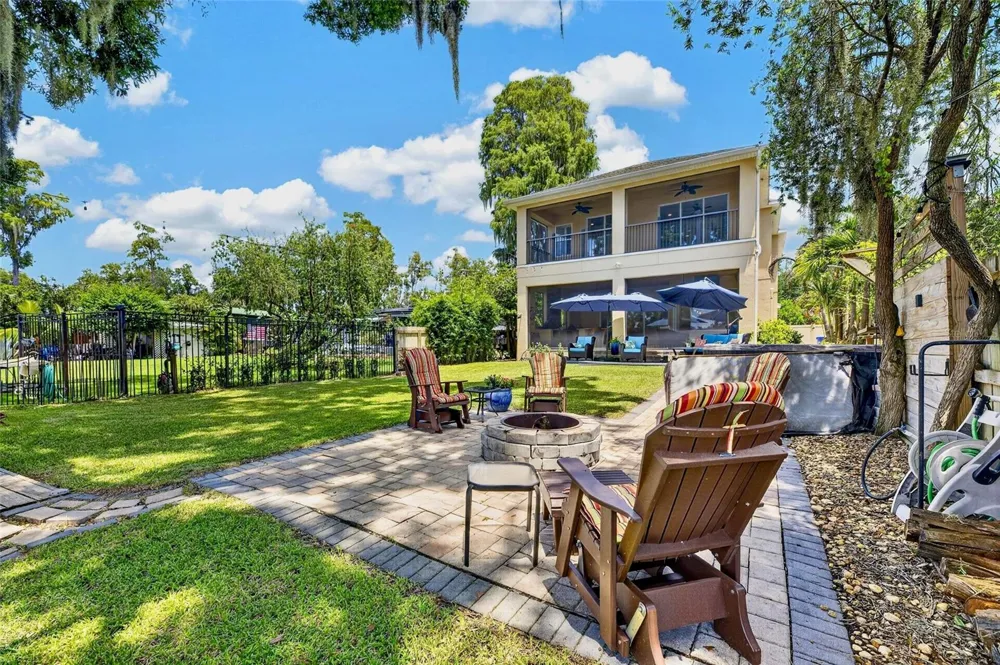 303 W CHAPMAN ROAD Lutz, FL 33548