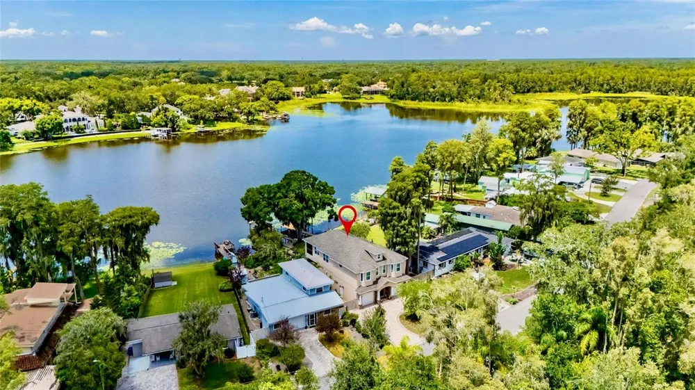 303 W CHAPMAN ROAD Lutz, FL 33548
