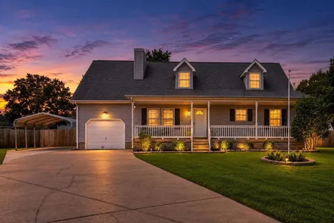 411 Watersedge Ln