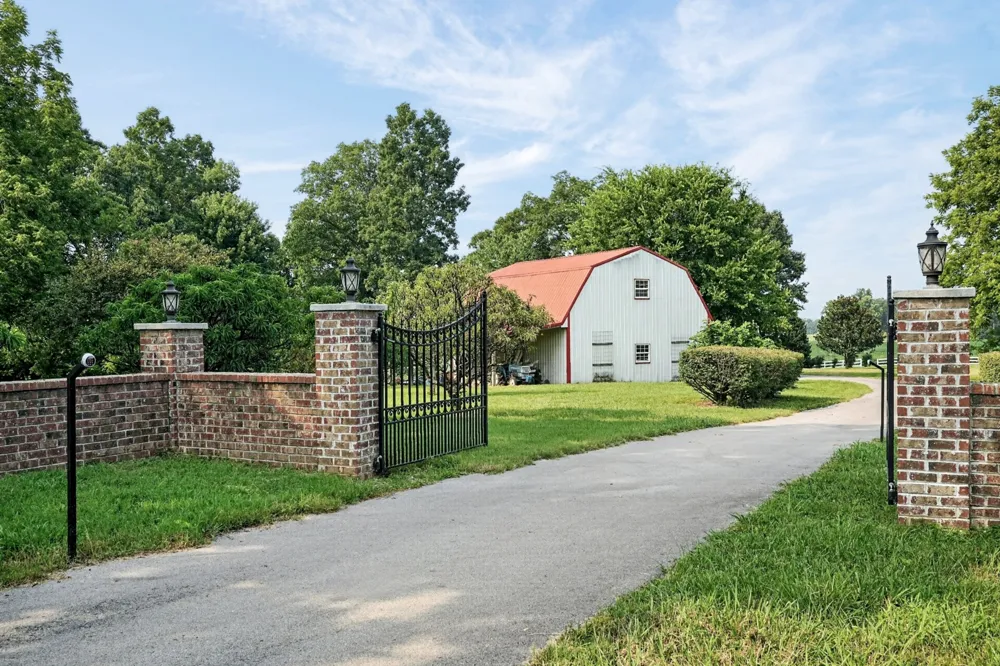 3667 Locke Bend Rd Rock Island, TN 38581