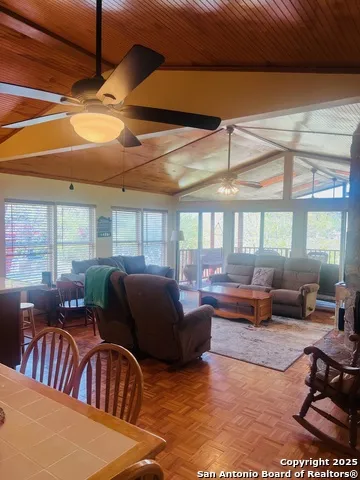 272 Lakeshore Dr Bandera, TX 78003